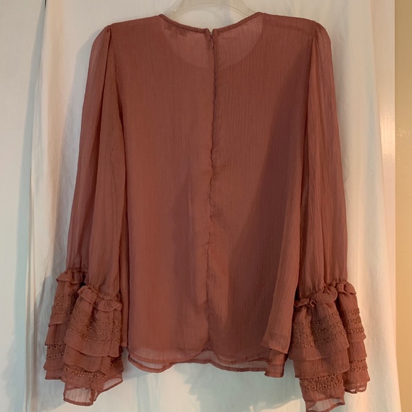 Stellah dusty rose crinkle gauze top with long ruffled bell sleeves - Picture 5 of 6